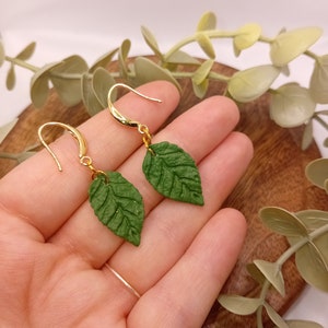 Boucles d&#39;oreilles feuilles/boucles d&#39;oreilles en pâte polymère/bijoux inspirés de la nature/légers/faites main/boucles d&#39;oreilles réalistes/pour elle
