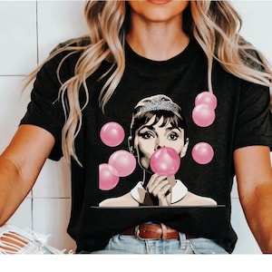 Audrey Hepburn shirt, Iconic bubble gum shirt, Hollywood icon shirt, Vintage Hepburn shirt, Retro pop art shirt, unique gift, pop-art shirt