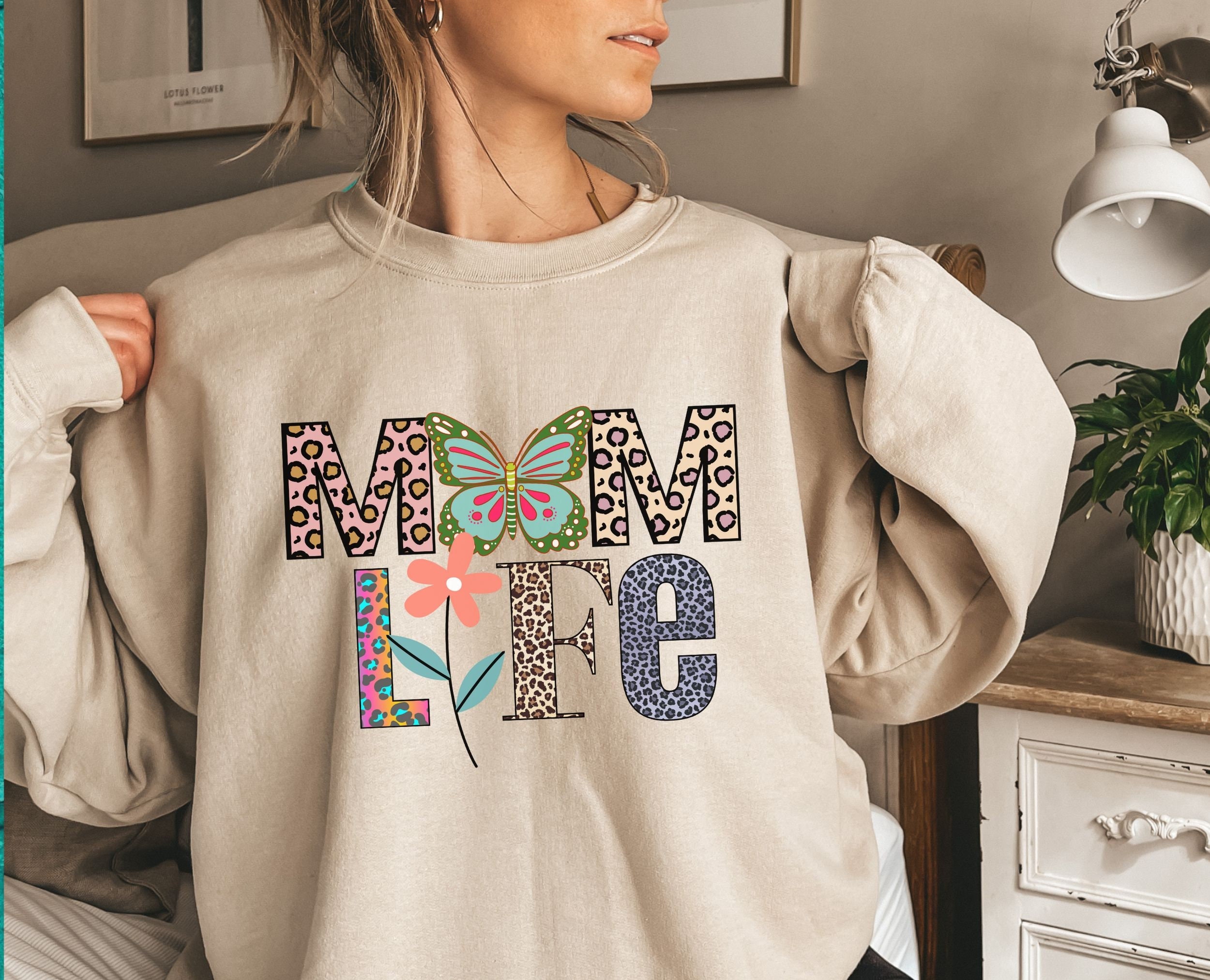 Graphic Mom Life Sweatshirt, Leopard Flower Print Mama Tee