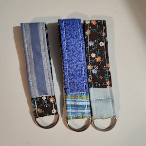 Bracelet porte-clés matelassé en tissu, longe florale pour clés, porte-clés mignon, jolie tirette à deux motifs, porte-carte d'identité, accessoires de travail