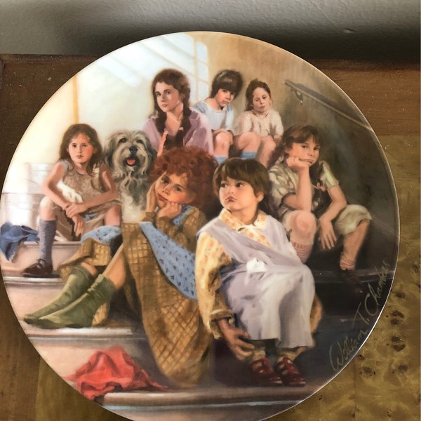 Annie and the Orphans, Edwin Knowles Collector’s Plate - Fine China 1986 - Excellent condition.