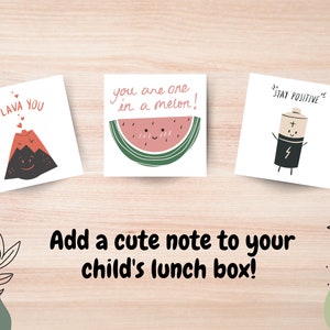 Op de afbeelding: Drie ge&iuml;llustreerde kaarten met schattige boodschappen. De eerste kaart toont een vulkaan met de tekst "I LAVA YOU". De tweede kaart toont een watermeloen met de tekst "You are one in a melon!". De derde kaart toont een batterij met de tekst "Stay Positive".