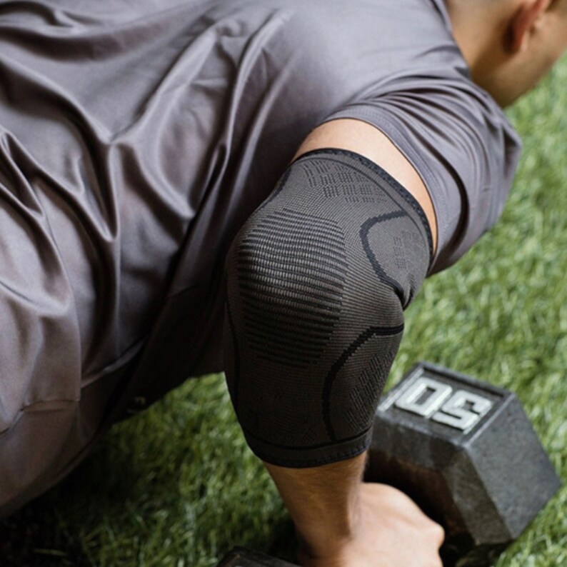 One Piece Elbow Brace Compression Elasticsleeve Support for Athletes