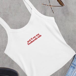 zet het op het tabblad van mijn man Micro-geribde tanktop voor dames, damestanktop, vrijgezellentanktop, cadeau voor bruid, overhemd met tabblad echtgenoot