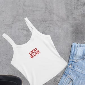 Camiseta de tirantes de microcanalé para mujer Lucky in Love, novia Lucky in Love, despedida de soltera en Las Vegas, boda en Las Vegas