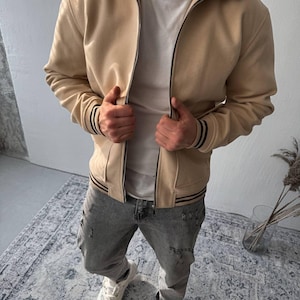 Men’s Casual Bomber Jacket – Minimalist Varsity Zip-Up with Striped Cuffs | Streetwear Outerwear