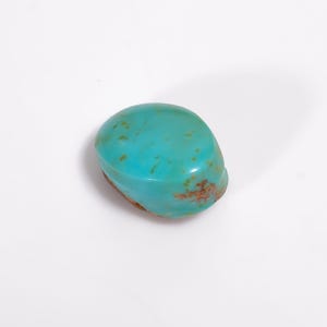 Naturalny tybetański turkus kaboszon 13,6ct owalny kształt 17x13x10mm Turkus do wyrobu wisiorków i pierścionków,