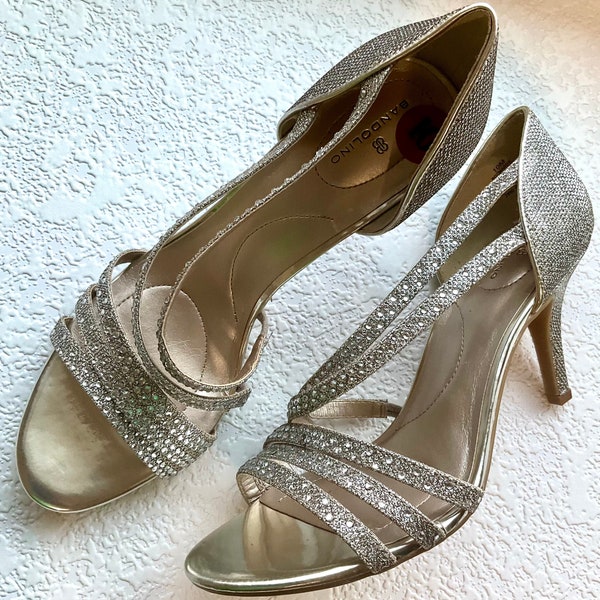 Bandolino Like New Mabbs Womens Metallic Rhinestone Formal Silver Pumps Size 10