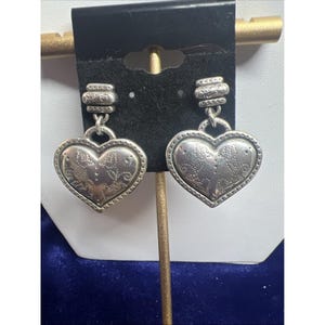 Brighton Coeur D'Alene Etched Puffy Heart Dangle Earrings Silver Plated VTG image 2