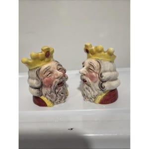 Vtg. 2.5" Ceramic Hal-say Japan Salt and Pepper Shakers Cardinal Kings