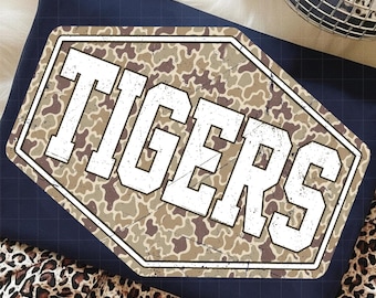 Tigers PNG, Retro Camo Maskottchen Varsity Distressed Design, Schulgeist Sportteam Sublimation, Spieltag Shirt Design, Team Pride PNG
