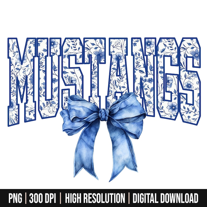 Puede incluir: Dise&ntilde;o floral azul y blanco con la palabra "Mustangs" en una fuente azul negrita. Un lazo azul est&aacute; centrado debajo de la palabra.