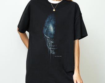 Alien Movie Xenomorph T-Shirt – Cult Horror Sci-Fi Cinema Tee