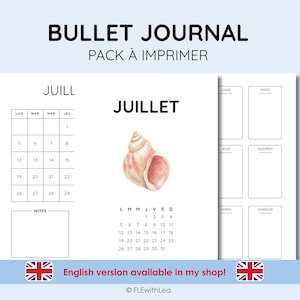 Op de afbeelding: Een printbaar bullet journal-pakket met een maandkalenderpagina voor juli met een aquarelillustratie van een schelp. De lay-out bevat een raster voor datums, een notitiesectie en een weekplanner met Franse tekstlabels voor de dagen van de week.