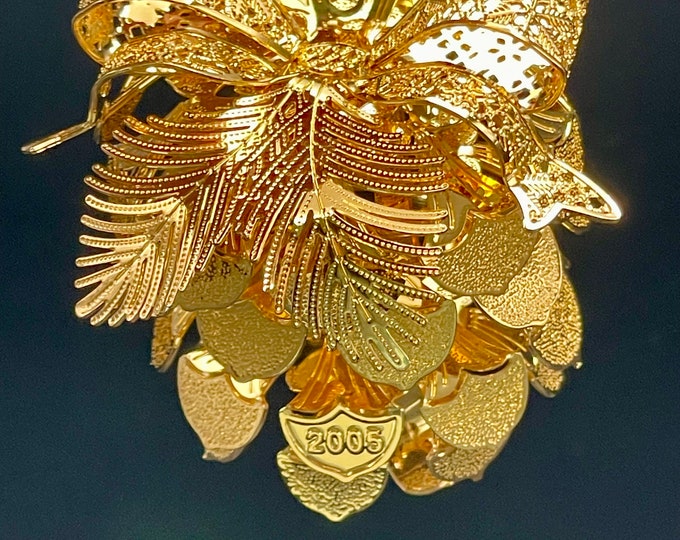 Christmas 2005 A Perfect Pine Cone Danbury Mint Christmas Ornament 23k