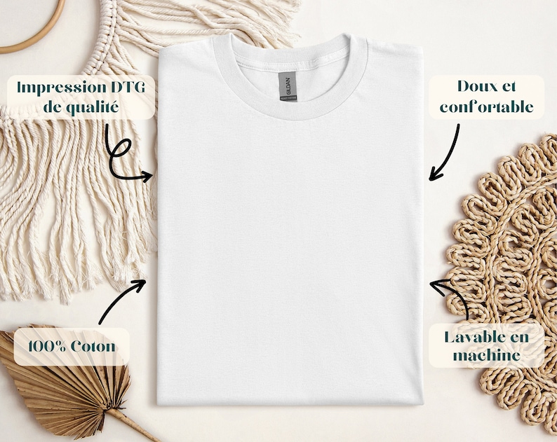 K&ouml;nnte beinhalten: Wei&szlig;es T-Shirt mit dem Text "Doux et confortable" und "Lavable en machine" auf der rechten Seite, dem Text "Impression DTG de qualit&eacute;" auf der linken Seite und dem Text "100% Coton" unten links.