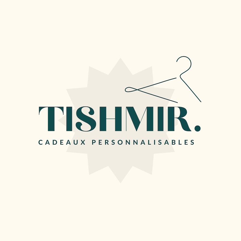 K&ouml;nnte beinhalten: Ein blaugr&uuml;nes Logo mit dem Text "TISHMIR. CADEAUX PERSONNALISABLES" und einem stilisierten Bild eines Kleiderb&uuml;gels.