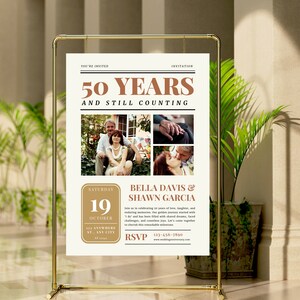 以下が含まれることがあります： 50周年記念パーティーの白と金の招待状。招待状は新聞風のデザインで、「50年経ってもまだ数えています」というテキストが書かれています。招待状には、カップルの写真のコラージュと、「ベラ・デイビス＆ショーン・ガルシア」と「土曜日、10月19日」というテキストも含まれています。