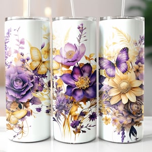 Involucro per bicchiere isolato con farfalla floreale, elegante bicchiere sottile da 20 once con disegni a sublimazione, fiori viola e dorati File PNG incluso!