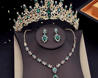 Barokke smaragdgroene bruids tiara set, gouden kristallen bruiloft sieraden set, ketting en oorbellen set, groen gouden tiara kroon, prom sieraden