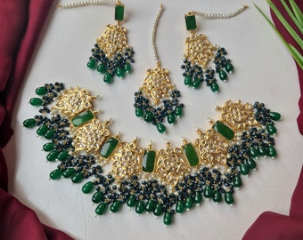 El conjunto nupcial verde oscuro con piedras incluye collar, Bindya y pendientes, gargantilla Kundan, conjunto de gargantilla nupcial Kundan, conjunto de diseñador indio
