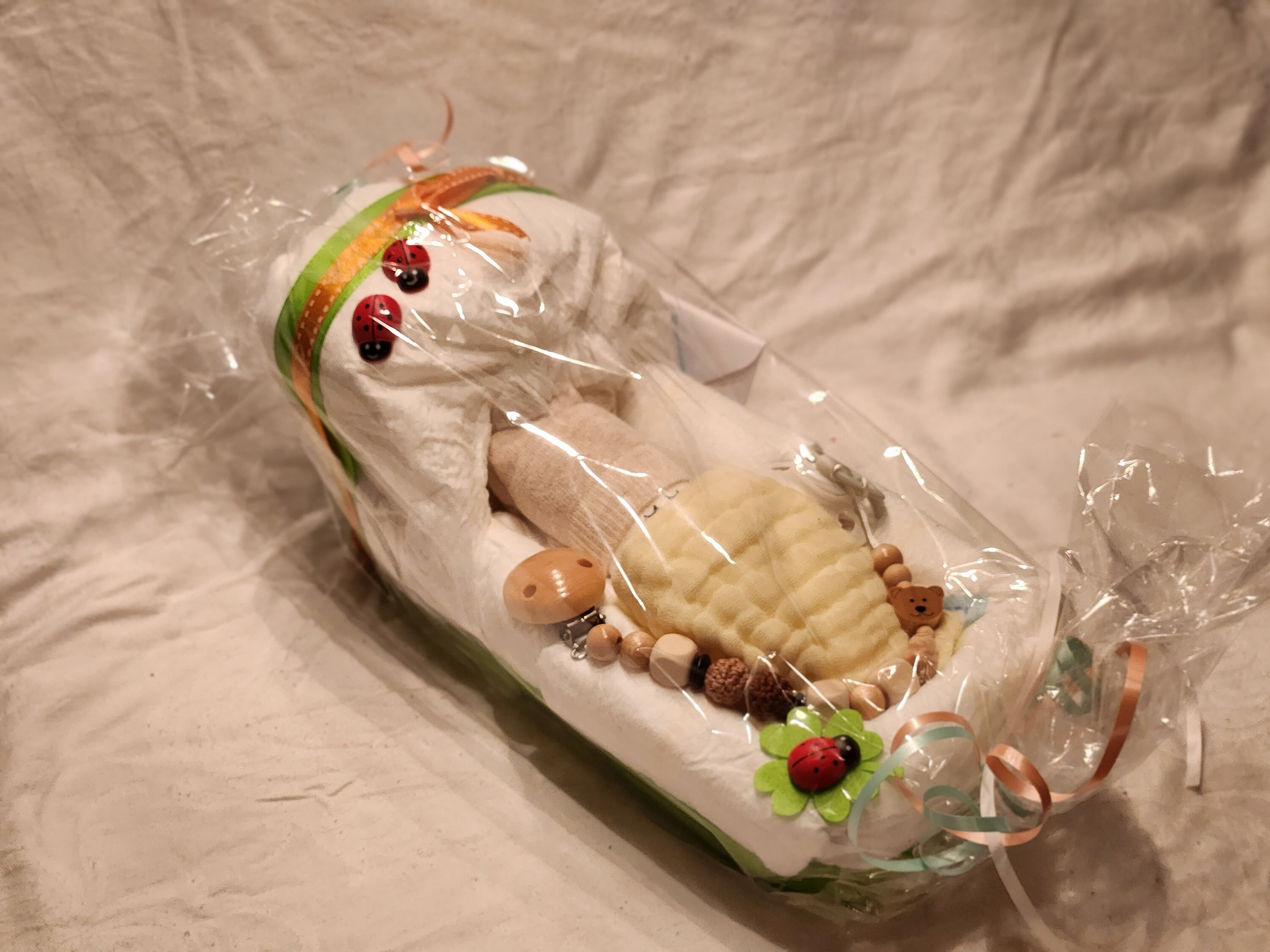 Persönliche Windeltorte Mit Namen – Inkl. Kuschelkissen Hase, Schnullerkette & Greifling, Geschenk Zur Geburt Oder Taufe