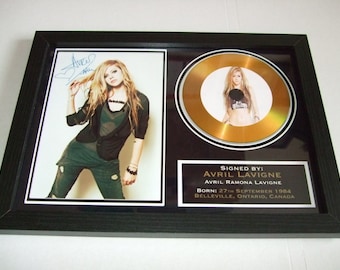 Avril Lavigne   signed mount framed