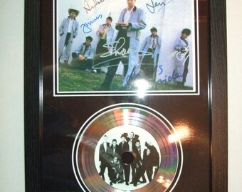 El montaje firmado de Pouges enmarcado