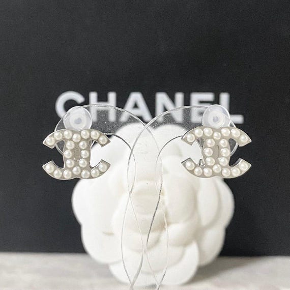 Coco chanel pearl earrings discount