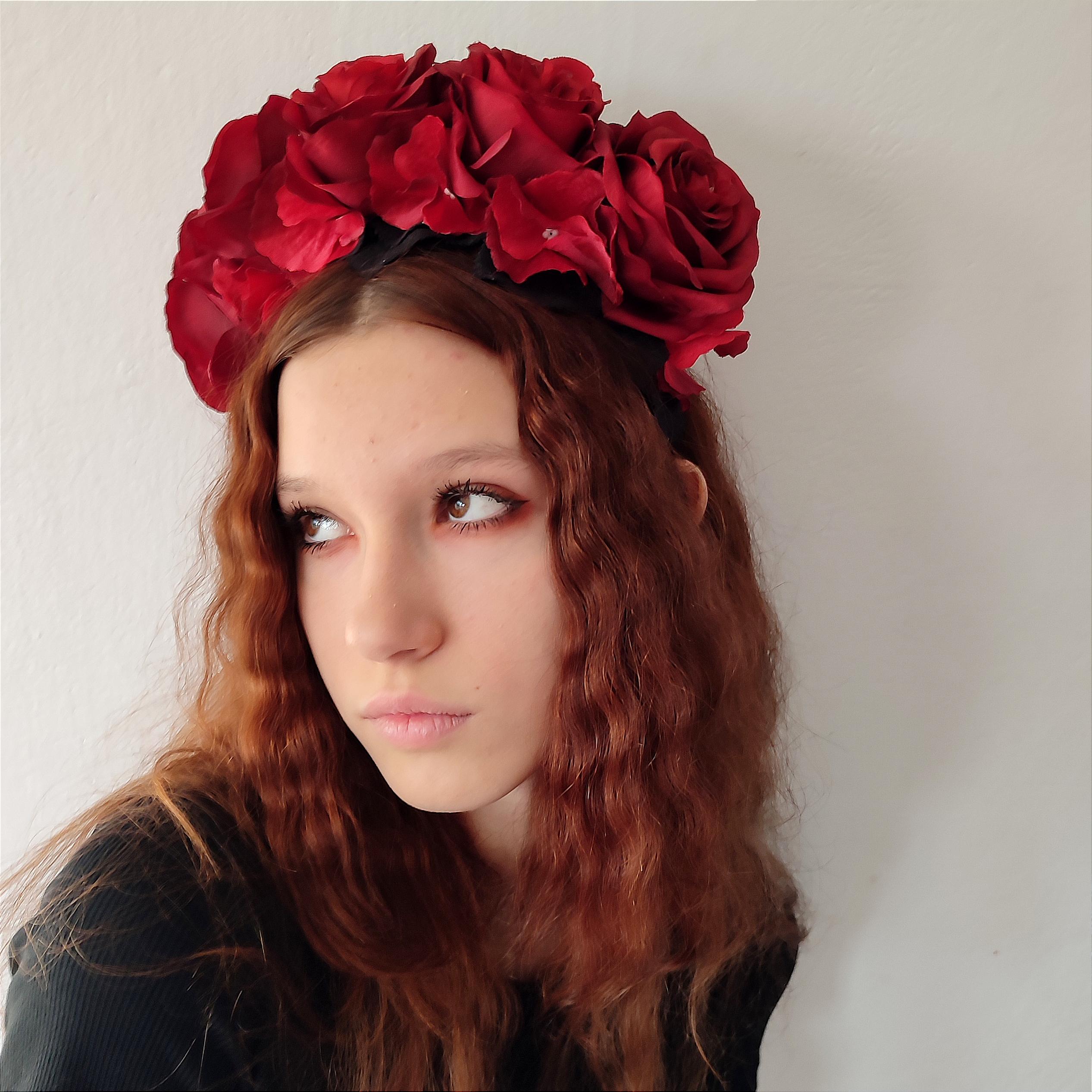 Gothic Blumen Stirnband Mit Roter Rose – Halloween Tiara & Hexen-Kopfbedeckung