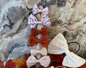 Hair elastic with knots