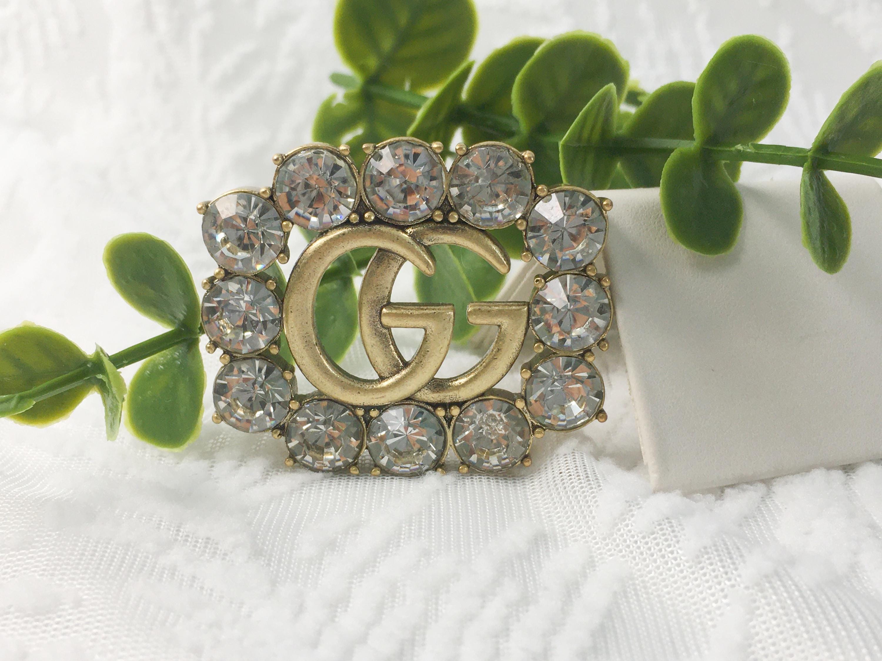 GUCCI ブローチ グリーン クリスタル ダブルG 903450 GUCCI ブローチ グリーン クリスタル ダブルG 903450 - メルカリ