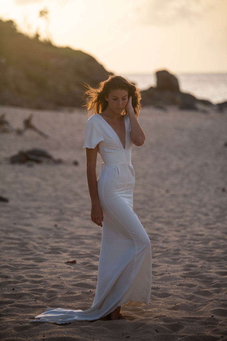 Robe de mariée droite en crêpe de viscose, robe de mariage près du corps création unique image 2