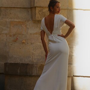 Robe de mariée droite en crêpe de viscose, robe de mariage près du corps création unique image 5