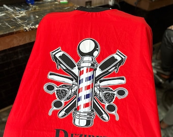 Capa de barbero roja personalizada: regalos para estilistas y salones de Halloween. Regalo de peluquería para Acción de Gracias.