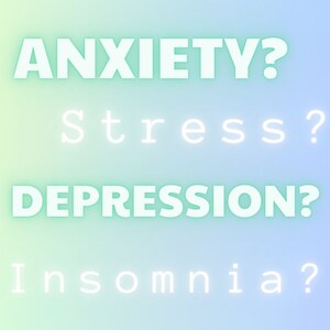 K&ouml;nnte beinhalten: Digitales Bild mit den Worten "ANXIETY?", "Stress?", "DEPRESSION?" und "Insomnia?" in wei&szlig;er, leuchtender Schrift. Der Hintergrund ist ein Farbverlauf aus Blau, Gr&uuml;n und Gelb.