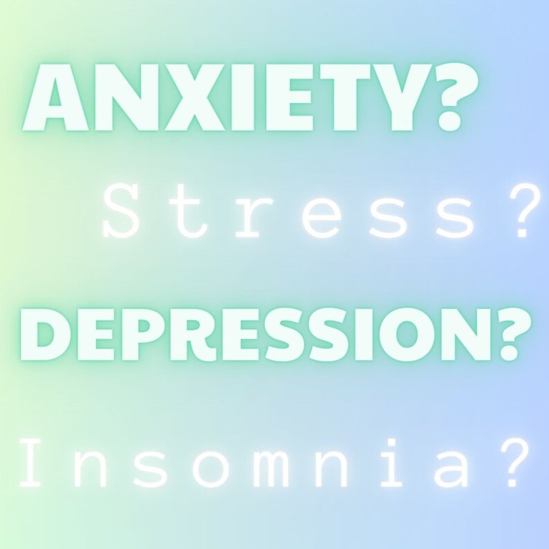 K&ouml;nnte beinhalten: Digitales Bild mit den Worten "ANXIETY?", "Stress?", "DEPRESSION?" und "Insomnia?" in wei&szlig;er, leuchtender Schrift. Der Hintergrund ist ein Farbverlauf aus Blau, Gr&uuml;n und Gelb.