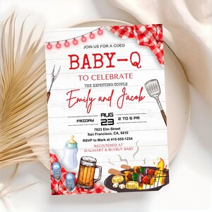 K&ouml;nnte beinhalten: Eine wei&szlig;e und rote Babyparty-Einladung mit dem Text "Baby-Q" in Rot. Die Einladung ist f&uuml;r eine gemischte Babyparty zur Feier von Emily und Jacob. Das Datum ist Freitag, der 23. August von 14:00 bis 17:00 Uhr. Die Adresse lautet 7623 Elm Street, San Francisco, CA, 9410. Die RSVP-Nummer lautet 415-555-1234. Die Einladung enth&auml;lt auch eine Zeichnung einer Babyflasche, eines Bierkruges und eines Grills mit Essen.