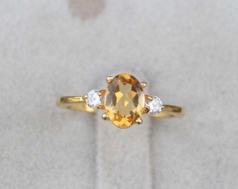 Anillo de citrino natural: gema ovalada, plata de ley chapada en oro. Regalo para mujer.