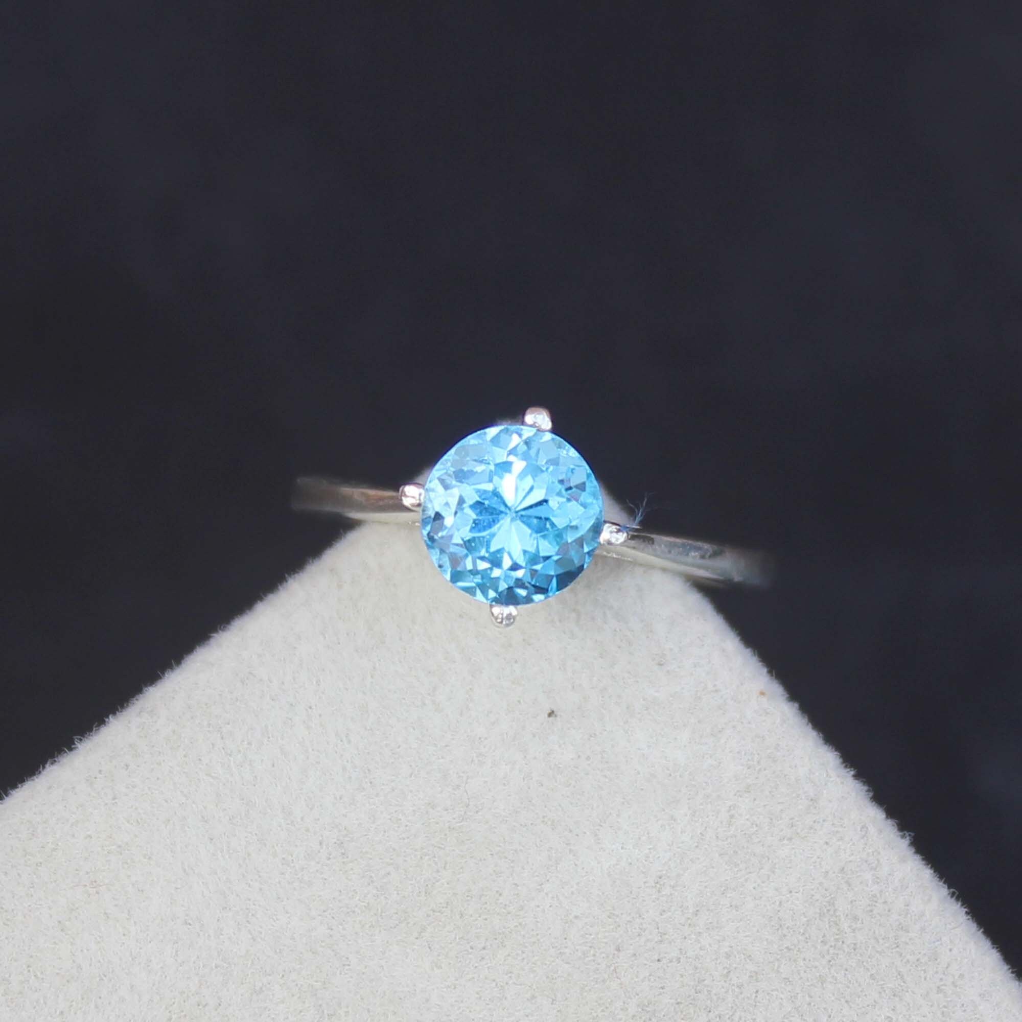 thumbnail image 2 of Sterling Silver Oval Swiss Blue Topaz December Birthstone Ring – Simon Curwood Jewellers 2 of 10