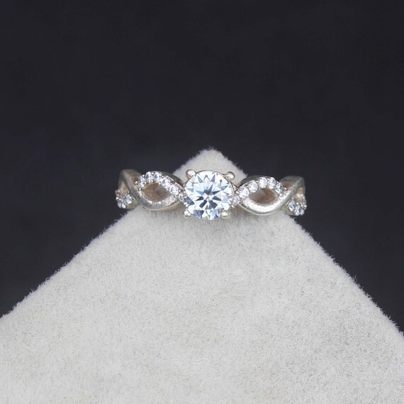 Belle bague Moissanite Bague de fiançailles • Bague ronde avec