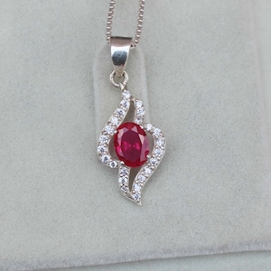 Rode robijnhanger, 925 sterlingzilver, ovale rode edelsteenhanger, rode robijnrode edelsteen, handgemaakte geschenken, handgemaakte sieraden voor cadeaus voor haar