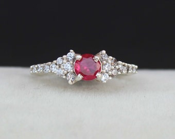 Sterlingzilveren ring rode robijn: sierlijke juli Birthstone Promise cadeau voor vintage vrouwen