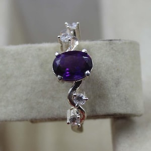 Bague améthyste de créateur, bague en argent 925 améthyste violette personnalisée, bague de naissance de février, bague ovale sertie de griffes, bague cadeau d'anniversaire