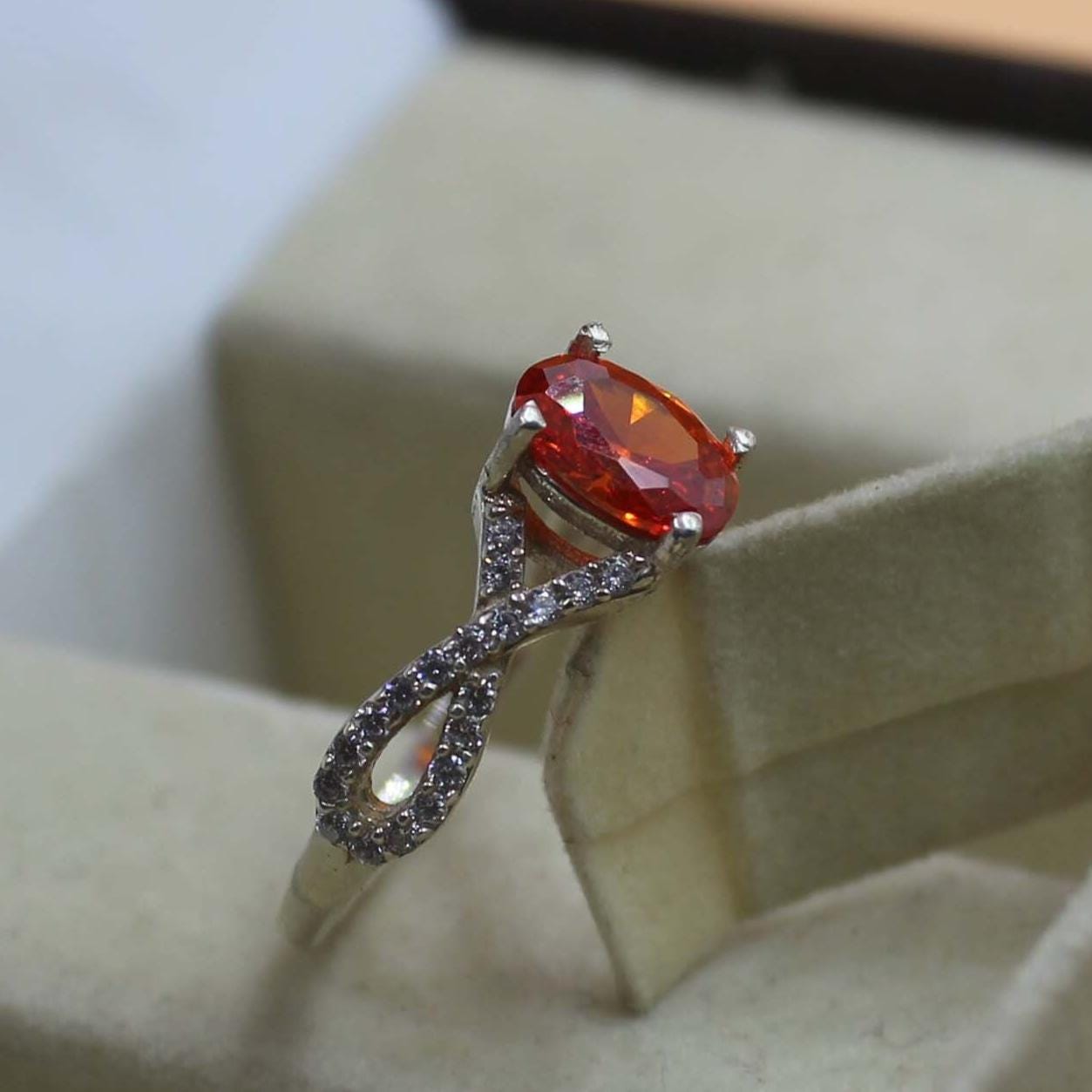 オレンジジルコンリング：オーバルカットの婚約指輪、ヴィンテージ 