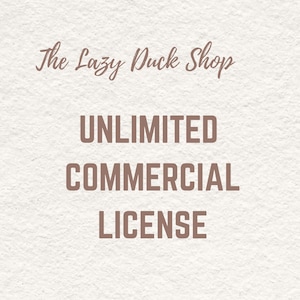 以下が含まれることがあります： 白いテクスチャの背景に、「The Lazy Duck Shop」というテキストが筆記体で書かれています。ショップ名の下に、「UNLIMITED COMMERCIAL LICENSE」というテキストが太字のサンセリフフォントで表示されています。