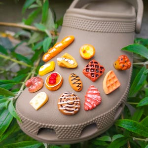 clogs bagel jibbitz
