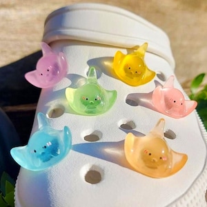 Luminous Manta Ray Shoe Charms | 3D Glow In The Dark Animals Shoe Clips