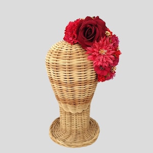 Corona flamenca roja y burdeos , diadema flores rojas, flores flamencas, flamenco, flores pelo, flores flamenca. Tocado de flamenco