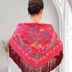 Burgundy/maroon Spanish flamenco shawl. Embroidered shawl. Embroidered shawl. Small flamenco shawl from Andalusia. Spanish shawl